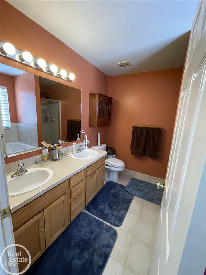 623 Wade Court Rochester, MI 48307 - Photo 21 of 38 50034985-22.JPG
