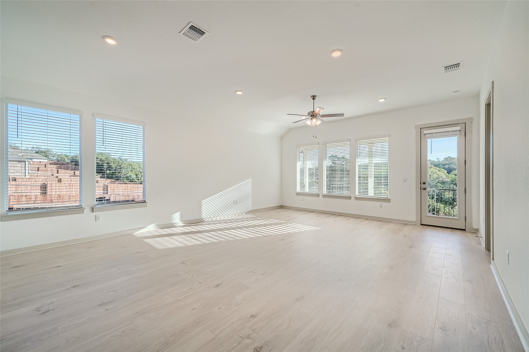 509 Barton Run Drive Georgetown, TX 78628 - Photo 6 of 34