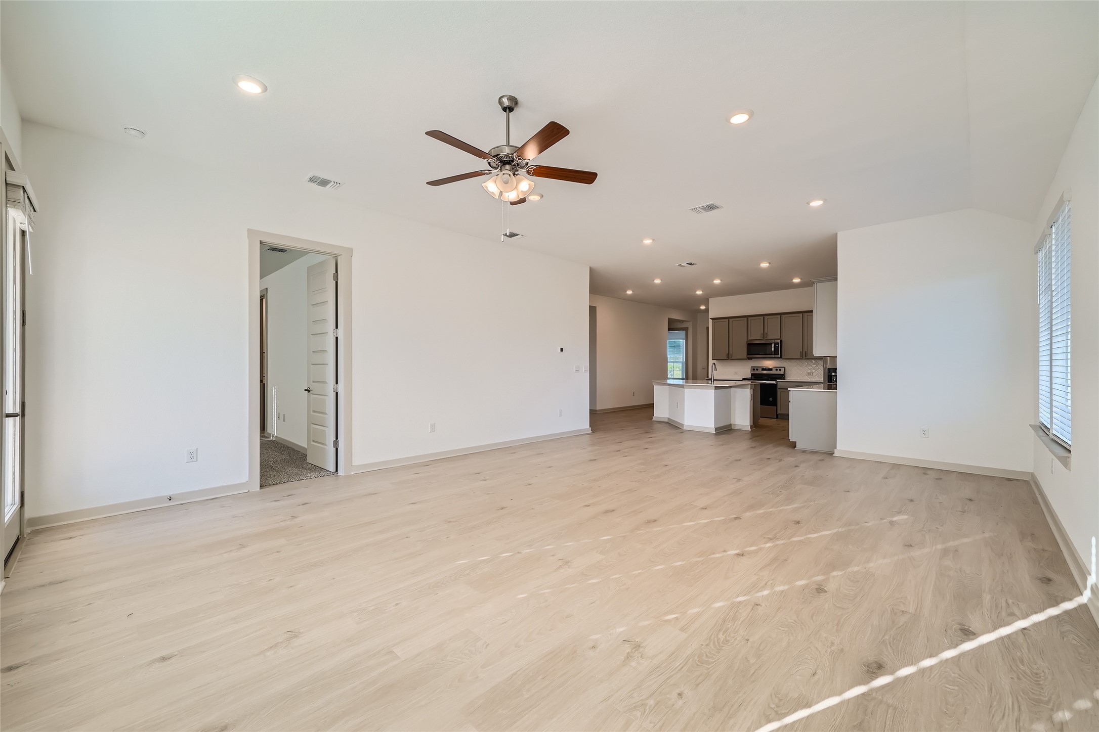 509 Barton Run Drive Georgetown, TX 78628 - Photo 7 of 34