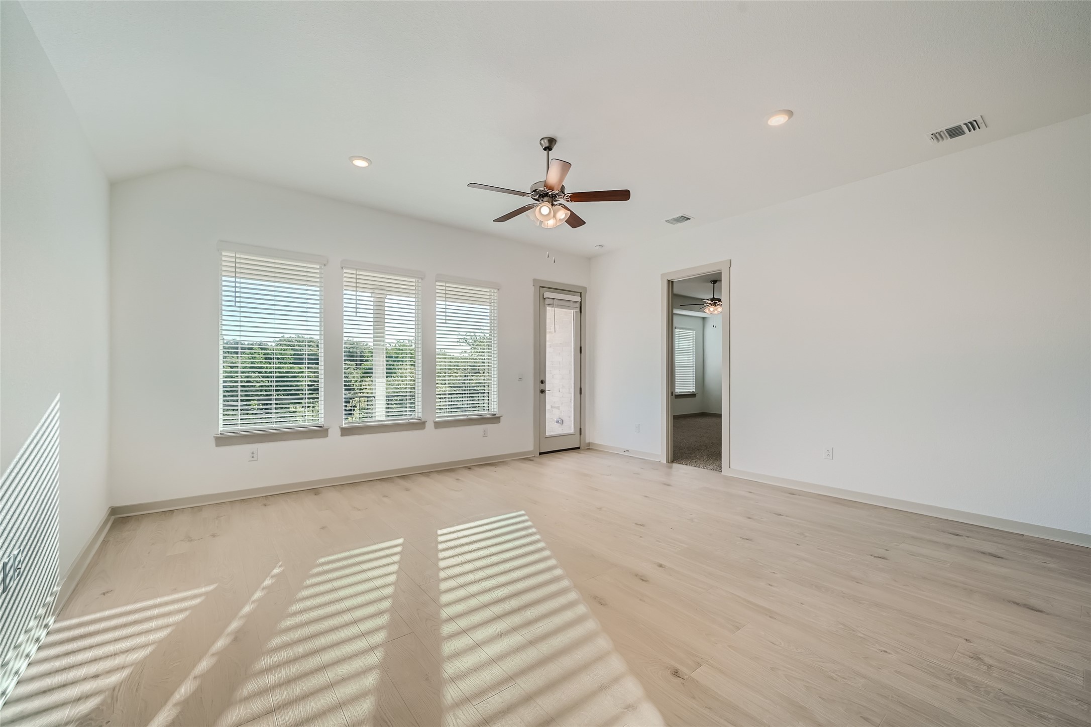 509 Barton Run Drive Georgetown, TX 78628 - Photo 9 of 34