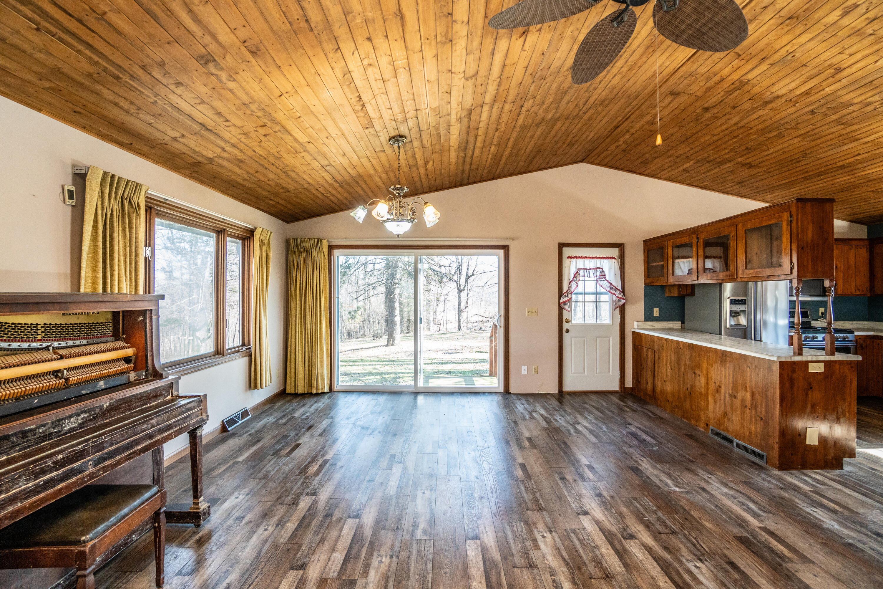 6372 Wildlife Road Addison, WI 53002 - Photo 7 of 47 DSC04552