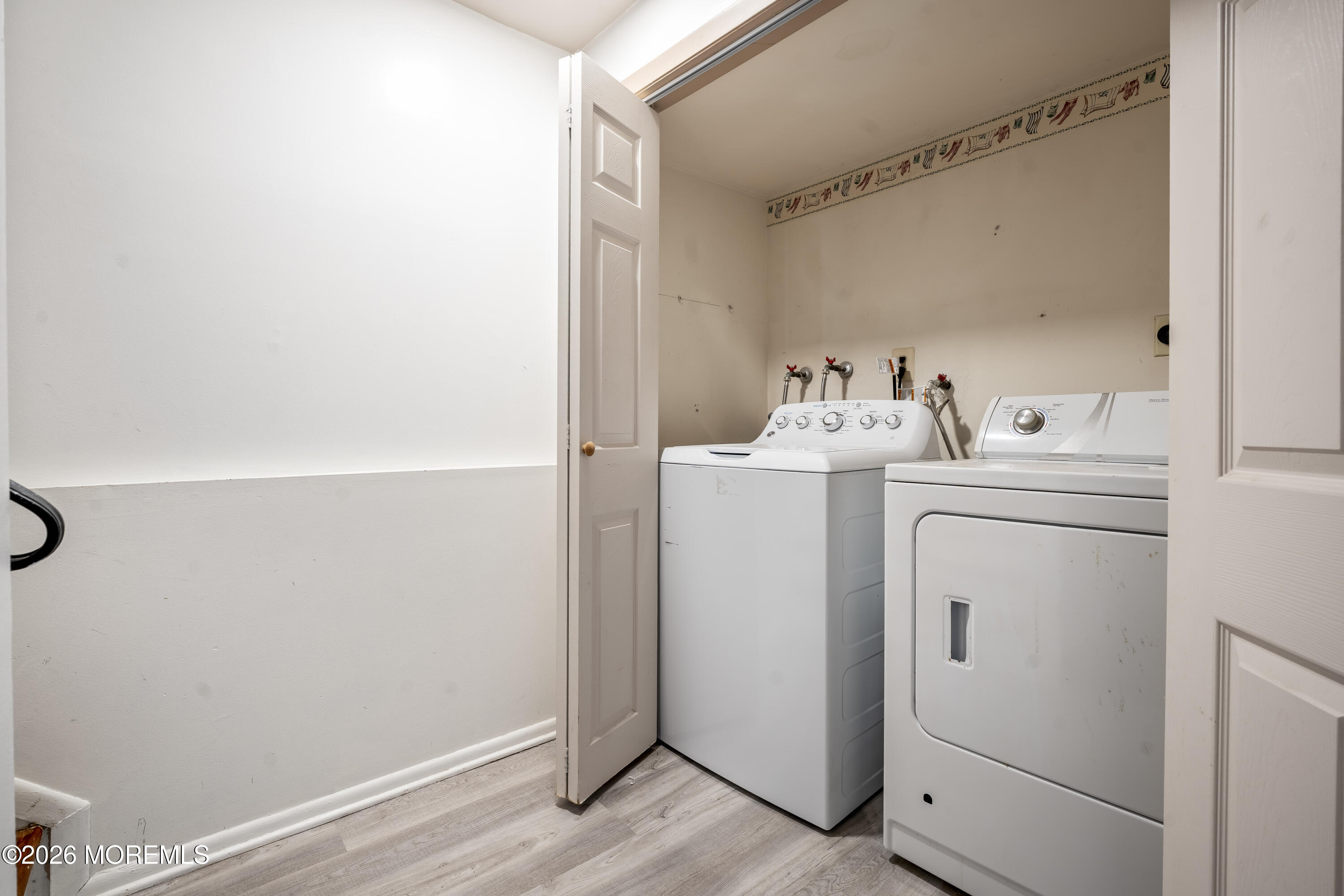 424 Middlewood Road Middletown, NJ 07748 - Photo 13 of 22 a utility room with dryer and washer