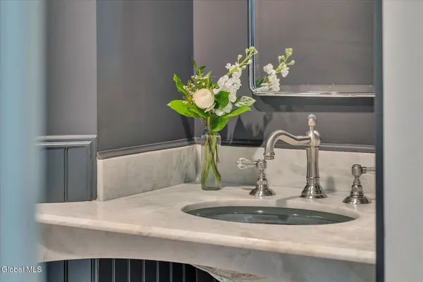 $1,600,000 | 5 Old English Road, New Scotland, NY 12159