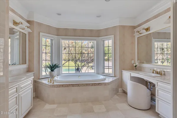 $1,600,000 | 5 Old English Road, New Scotland, NY 12159