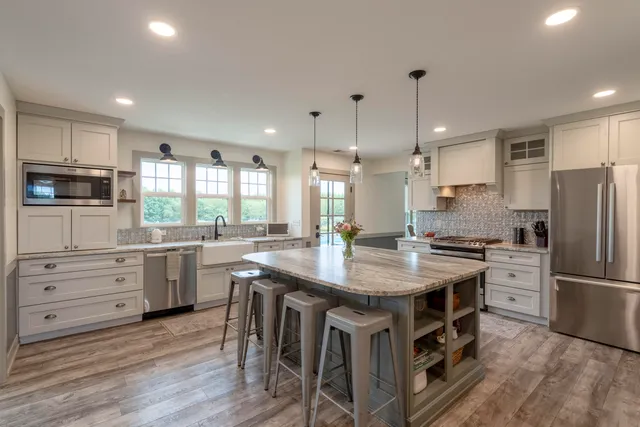 $1,390,000 | 7851 108th Street, Middleville, MI 49333