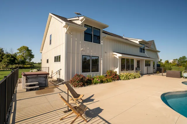 $1,390,000 | 7851 108th Street, Middleville, MI 49333