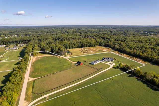 $1,390,000 | 7851 108th Street, Middleville, MI 49333