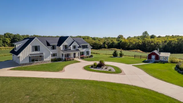 $1,390,000 | 7851 108th Street, Middleville, MI 49333