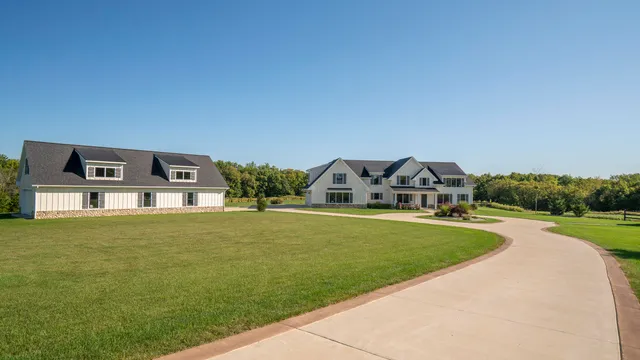 $1,390,000 | 7851 108th Street, Middleville, MI 49333