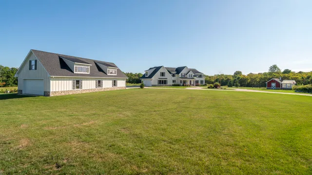 $1,390,000 | 7851 108th Street, Middleville, MI 49333
