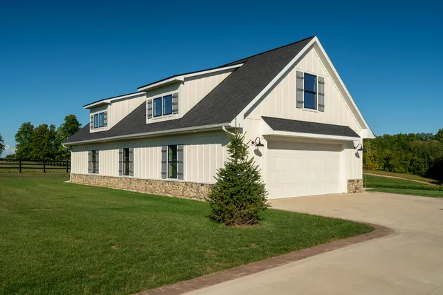 $1,390,000 | 7851 108th Street, Middleville, MI 49333