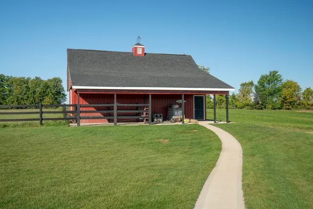 $1,390,000 | 7851 108th Street, Middleville, MI 49333