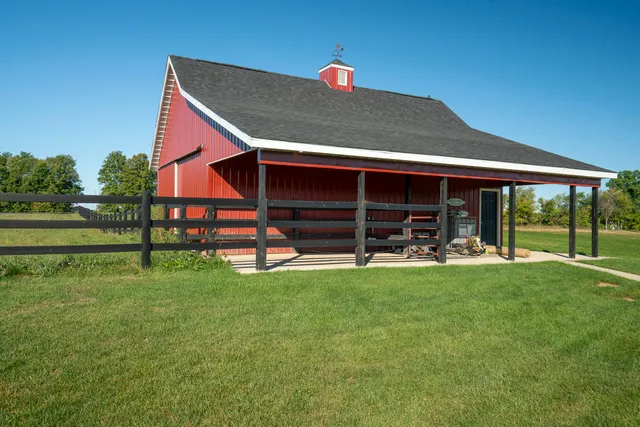 $1,390,000 | 7851 108th Street, Middleville, MI 49333