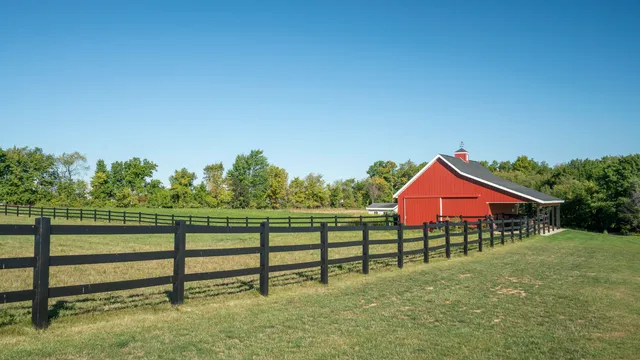 $1,390,000 | 7851 108th Street, Middleville, MI 49333