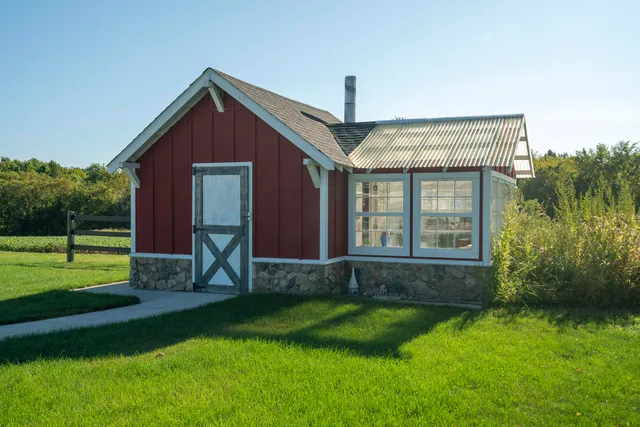 $1,390,000 | 7851 108th Street, Middleville, MI 49333