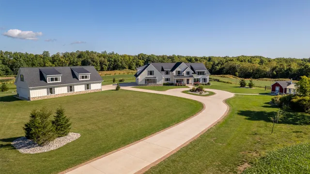 $1,390,000 | 7851 108th Street, Middleville, MI 49333