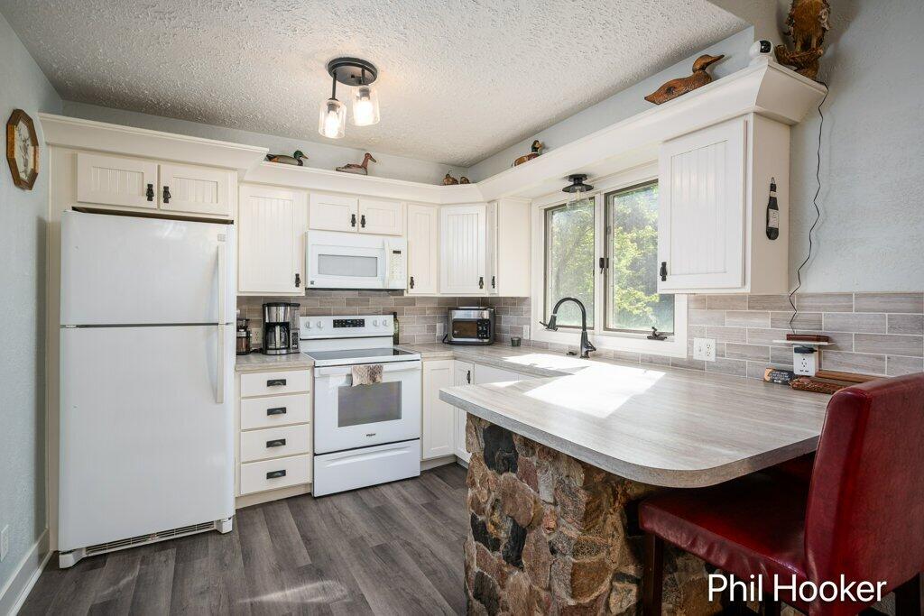 996 Prairie Creek Road Ionia, MI 48846 - Photo 5 of 38 996 Prairie Creek Kitchen