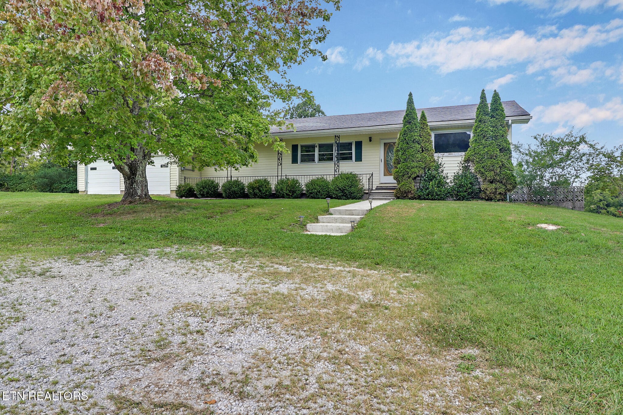 4357 Round Mountain Road Jamestown, TN 38556 - Photo 2 of 46 Gallery Image 2