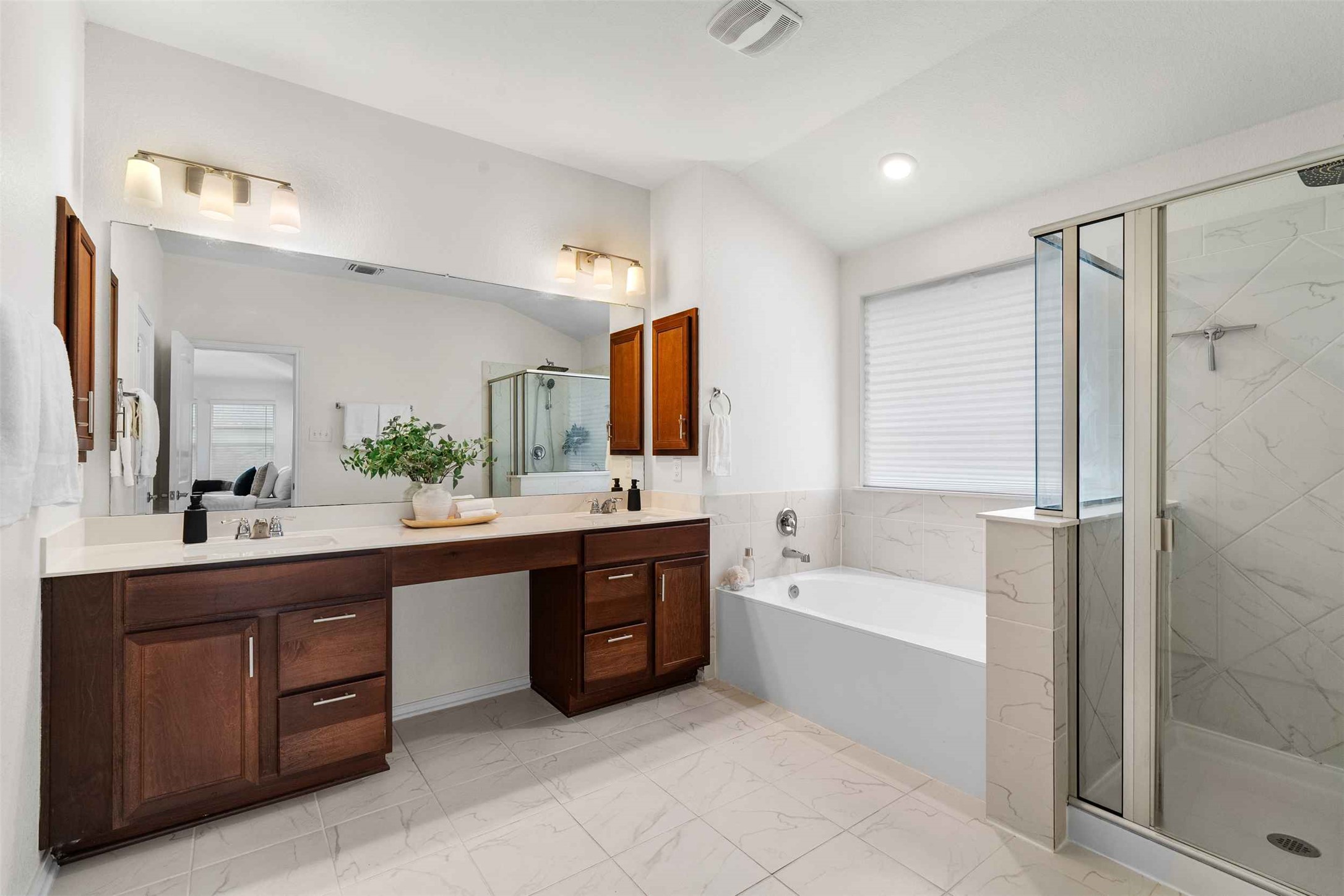 116 Kyndals Meadow Cove Georgetown, TX 78628 - Photo 22 of 36 a spacious bathroom with a tub sink and mirror