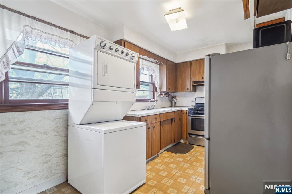 163 Kent Street Hackensack, NJ 07601 - Photo 8 of 19 a utility room with dryer and washer