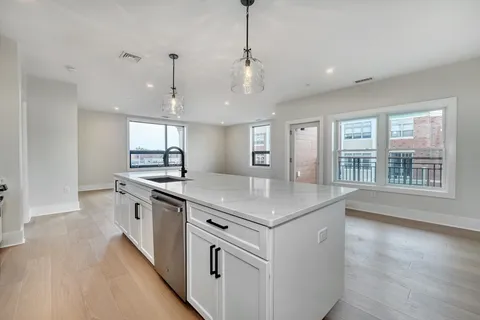 $779,900 | 62 Foundry Street, Unit 305, Wakefield, MA 01880
