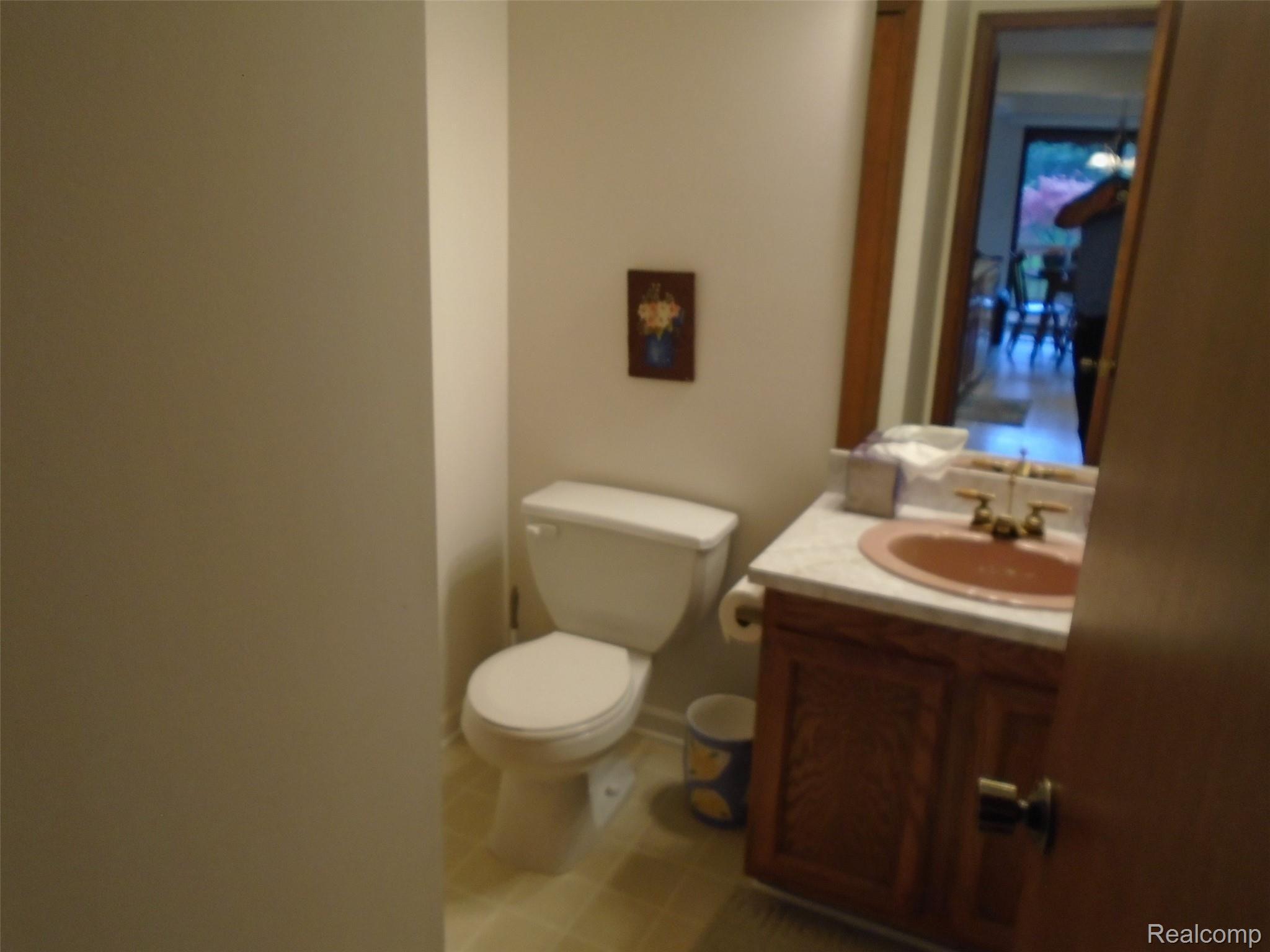 236 Meadow Ln Circle Rochester, MI 48307 - Photo 6 of 11 6 Half Bath .JPG