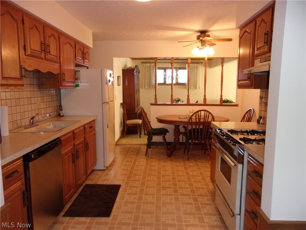 4321 Grannis Road Cleveland, OH 44126 - Photo 4 of 15 Kitchen