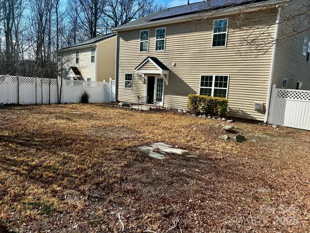 a view of a house with a backyard