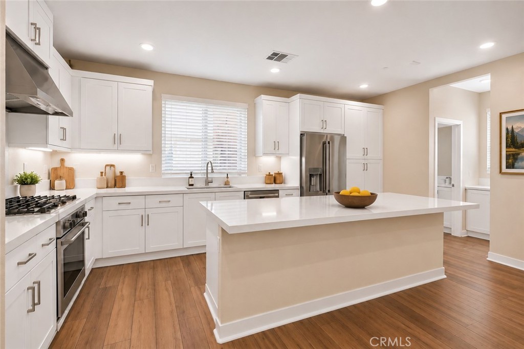 42 Welltree Way Rancho Mission Viejo, CA 92694 - Photo 6 of 33 Kitchen - virtually staged