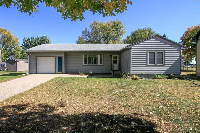 $180,000 | 221 3rd Avenue South, Brownton, MN 55312