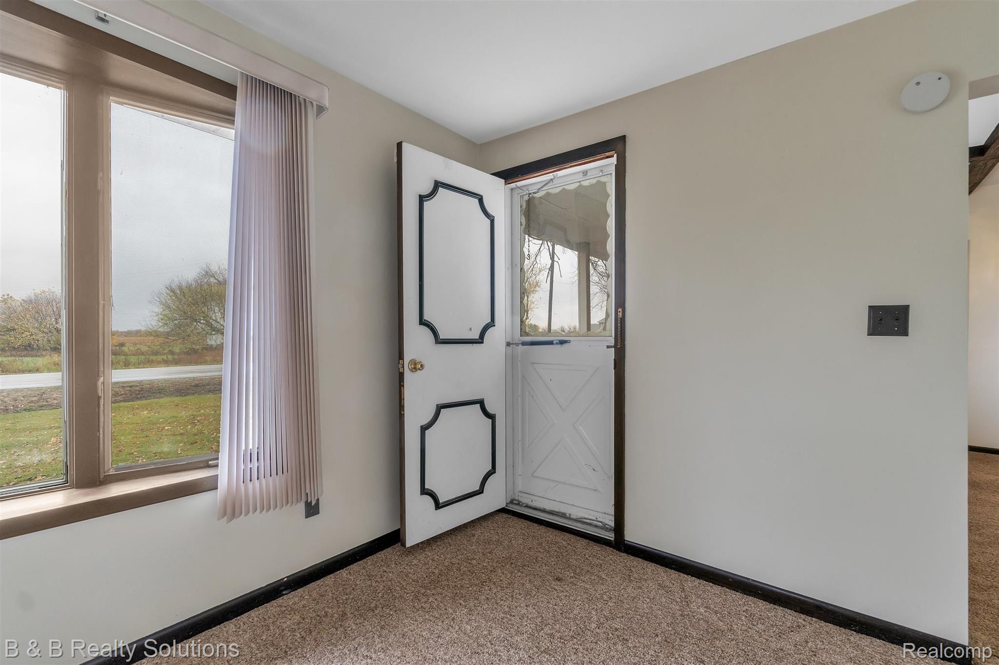 05-2840 Capac Rd,-windowstill-reale.jpg