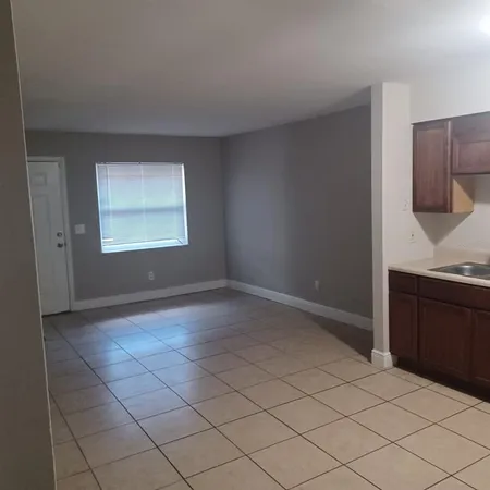 $1,700 | 2704 East 25th Avenue, Unit B, Tampa, FL 33605