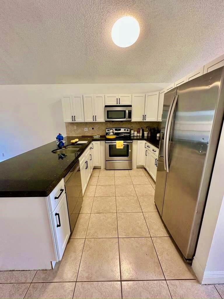 22449 Middletown Drive Boca Raton, FL 33428 - Photo 10 of 22 mutfak 3