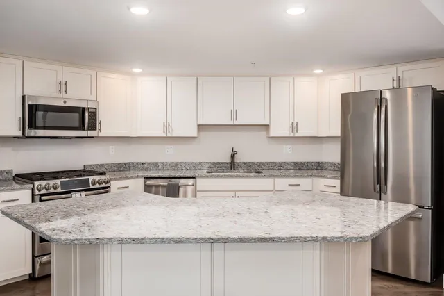 $689,000 | 150 Highway 1, Unit 209, Portsmouth, NH 03801