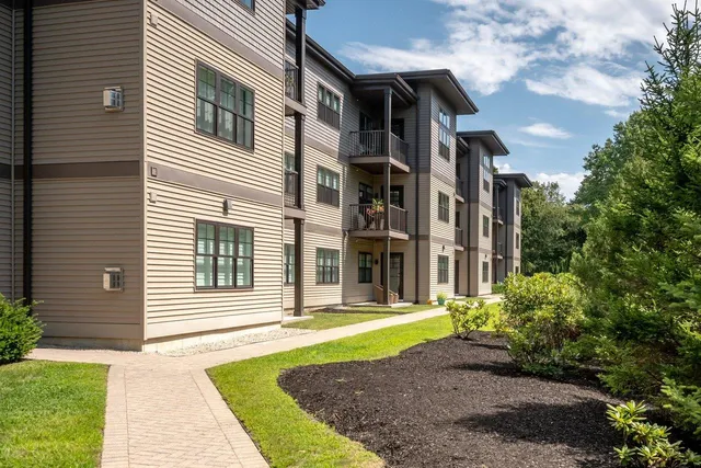 $689,000 | 150 Highway 1, Unit 209, Portsmouth, NH 03801