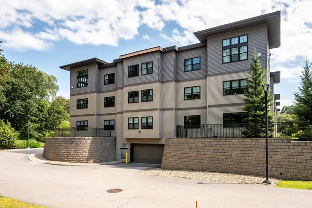 $689,000 | 150 Highway 1, Unit 209, Portsmouth, NH 03801