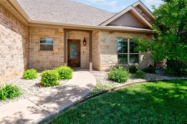 $380,000 | 250 Southlake Drive, Abilene, TX 79602