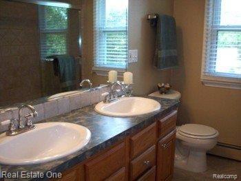 820 Fieldstone Drive Rochester, MI 48309 - Photo 15 of 19 Fieldstonebath