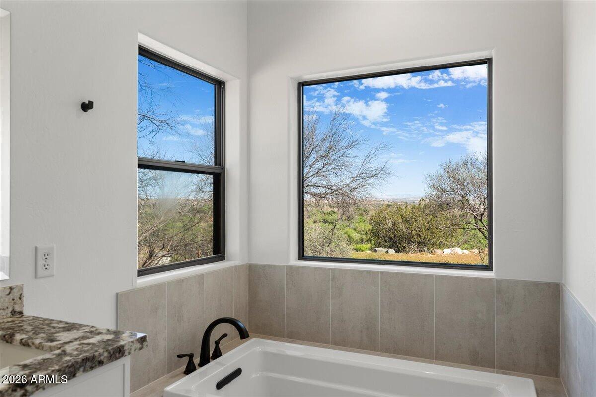 2840 South Salt Mine Road Camp Verde, AZ 86322 - Photo 27 of 43 28-Primary Bathroom Tub
