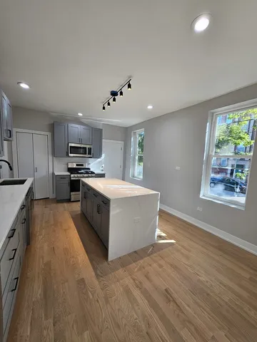 $2,750 | 901 North Francisco Avenue, Unit 1R, Chicago, IL 60622