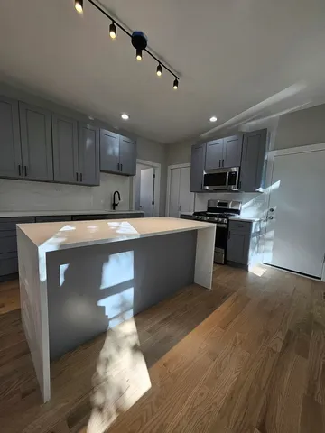 $2,750 | 901 North Francisco Avenue, Unit 1R, Chicago, IL 60622