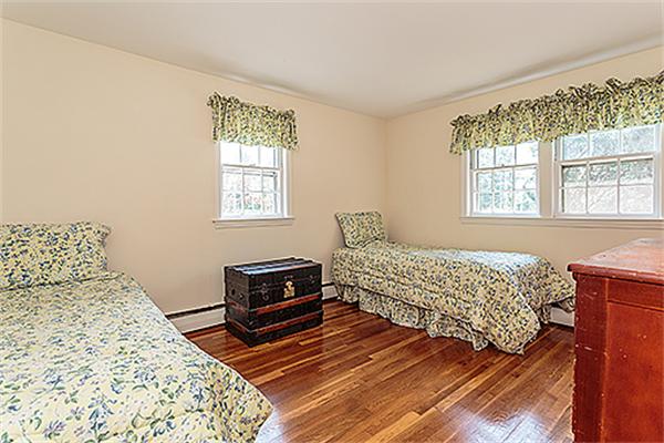 18 Hollywood Road Winchester, MA 01890 - Photo 10 of 20 Gallery Image 10