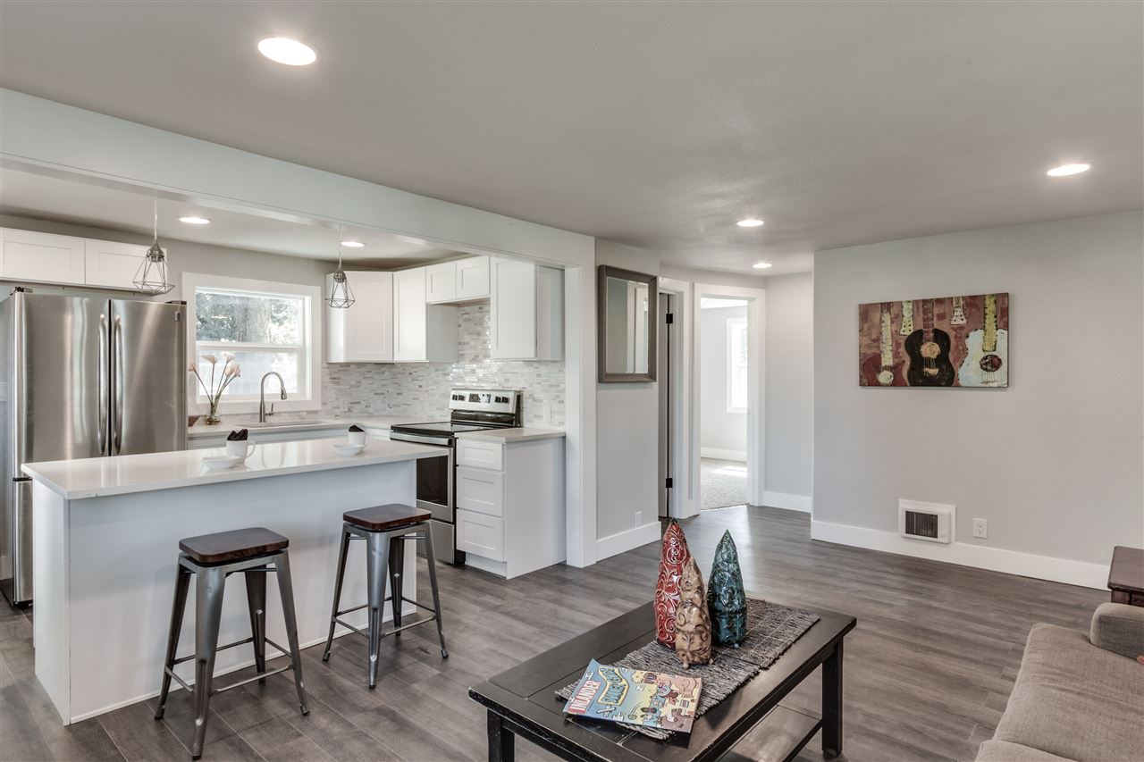 6204 North Stevens Street Spokane, WA 99205 - Photo 4 of 20