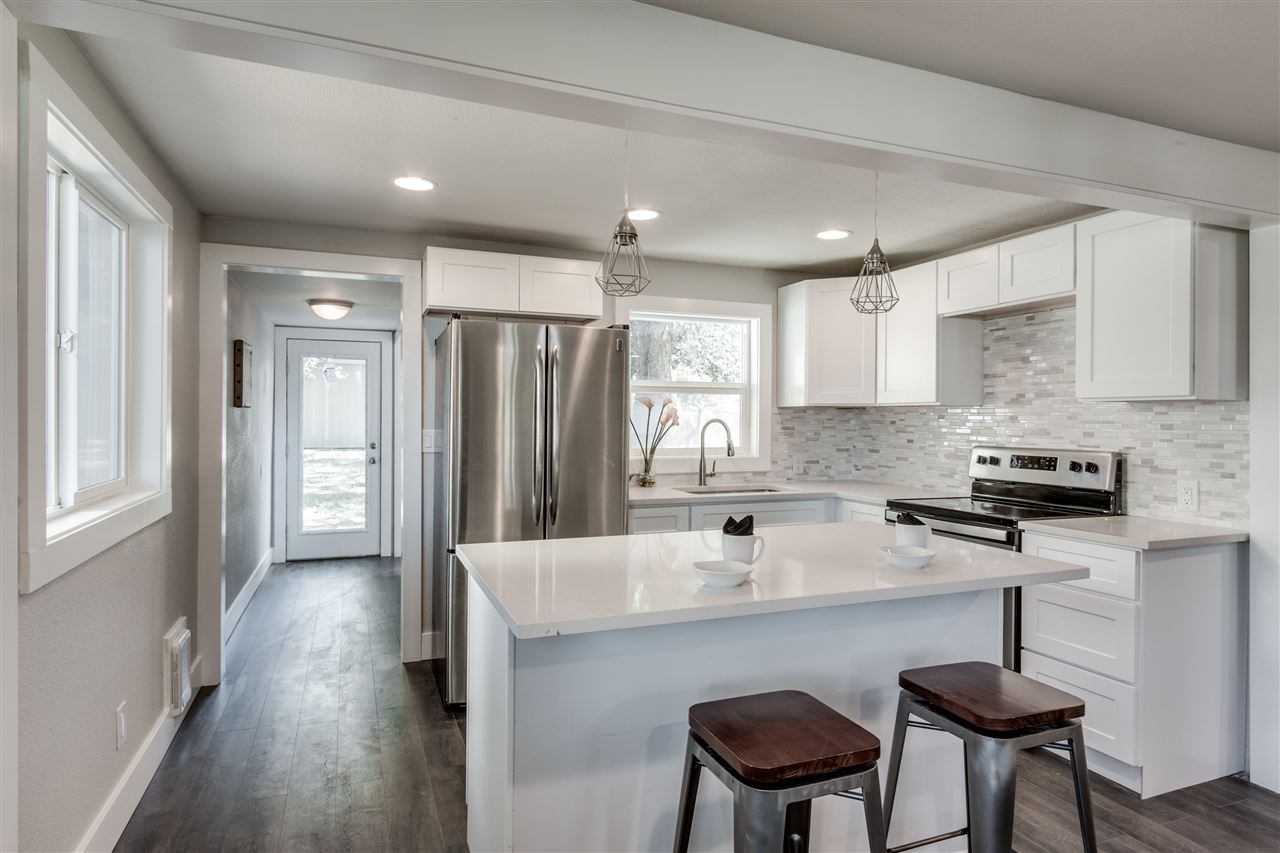 6204 North Stevens Street Spokane, WA 99205 - Photo 6 of 20