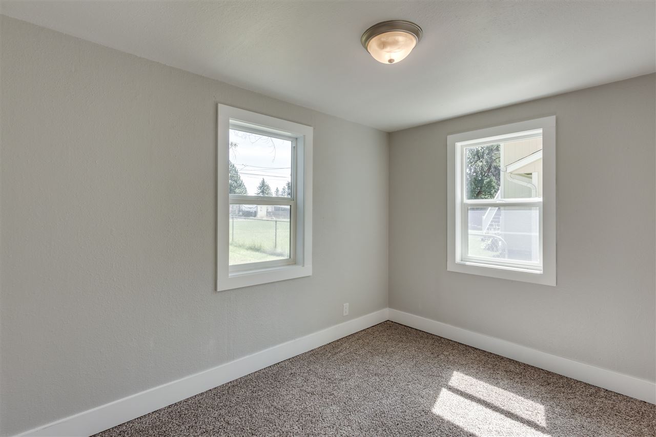 6204 North Stevens Street Spokane, WA 99205 - Photo 9 of 20
