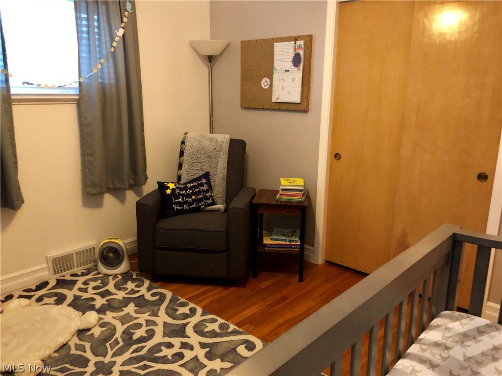 4851 South Sedgewick Road Cleveland, OH 44124 - Photo 10 of 26 Neutral colors to compliment any decor!