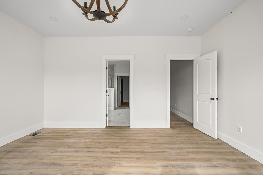 6584 Thomas Twin Oaks Road Baxter, TN 38544 - Photo 15 of 23 a view of a livingroom with wooden floor