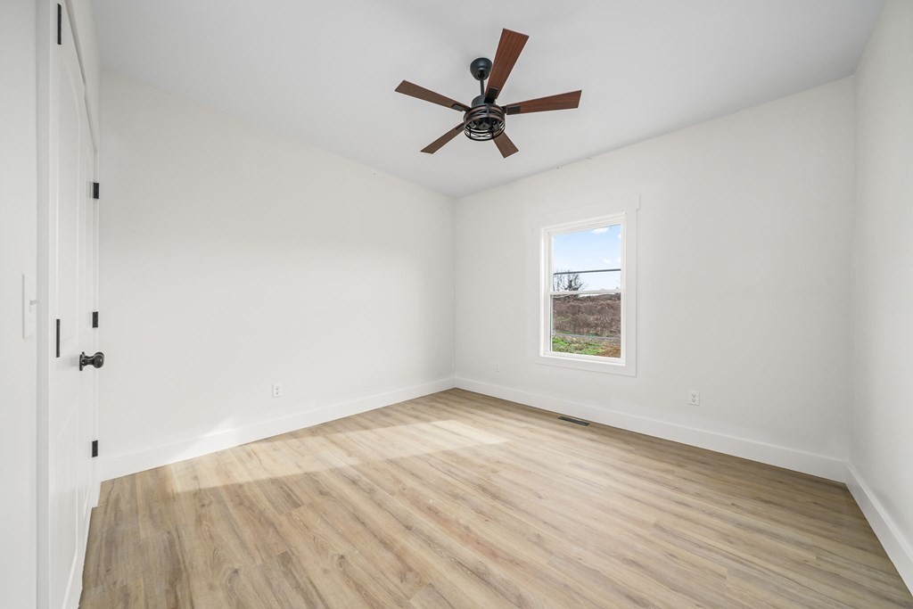 6584 Thomas Twin Oaks Road Baxter, TN 38544 - Photo 19 of 23 a view of a room with wooden floor and a ceiling fan