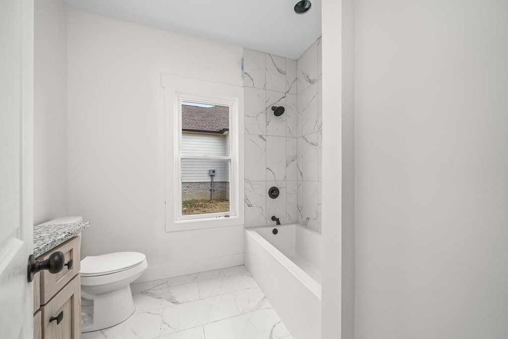 6584 Thomas Twin Oaks Road Baxter, TN 38544 - Photo 21 of 23 a bathroom with a toilet and a bathtub