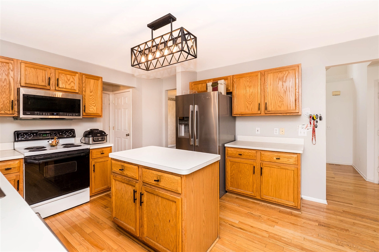 399 Quail Ridge Court Waterford, MI 48327 - Photo 8 of 44